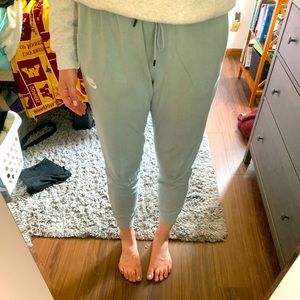 Nike women’s sportswear essential fleece jogger